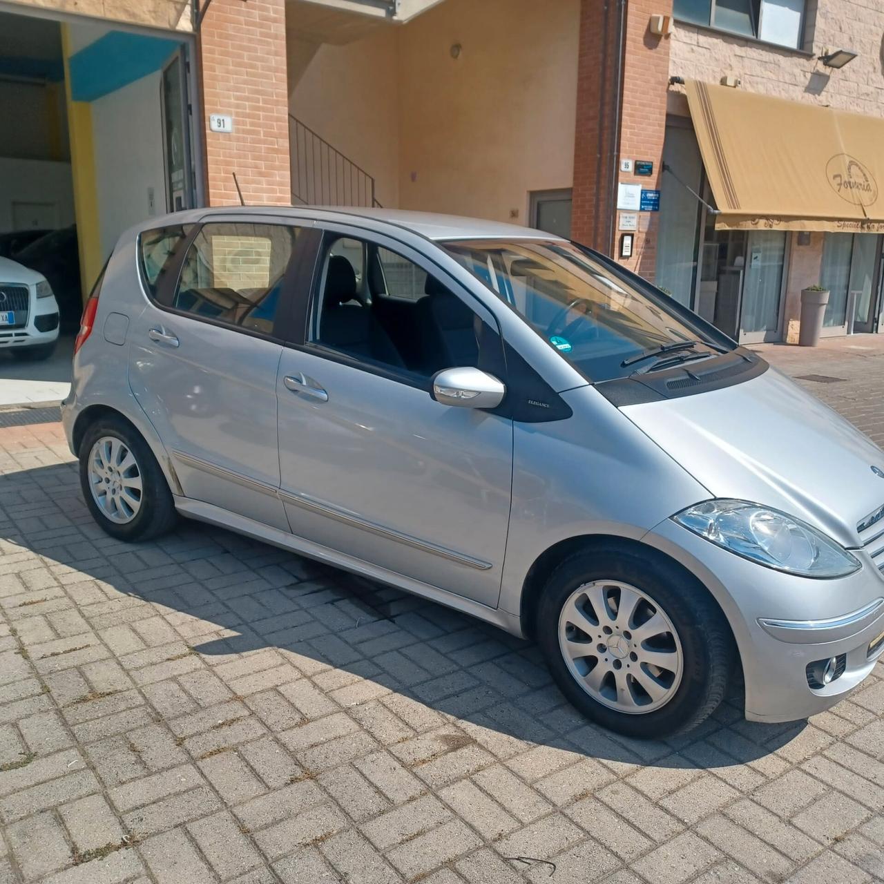 AUTOMATICA NEOPATENTATI CLASSE A 2.0TDI CON GANCIO DI TRAINO