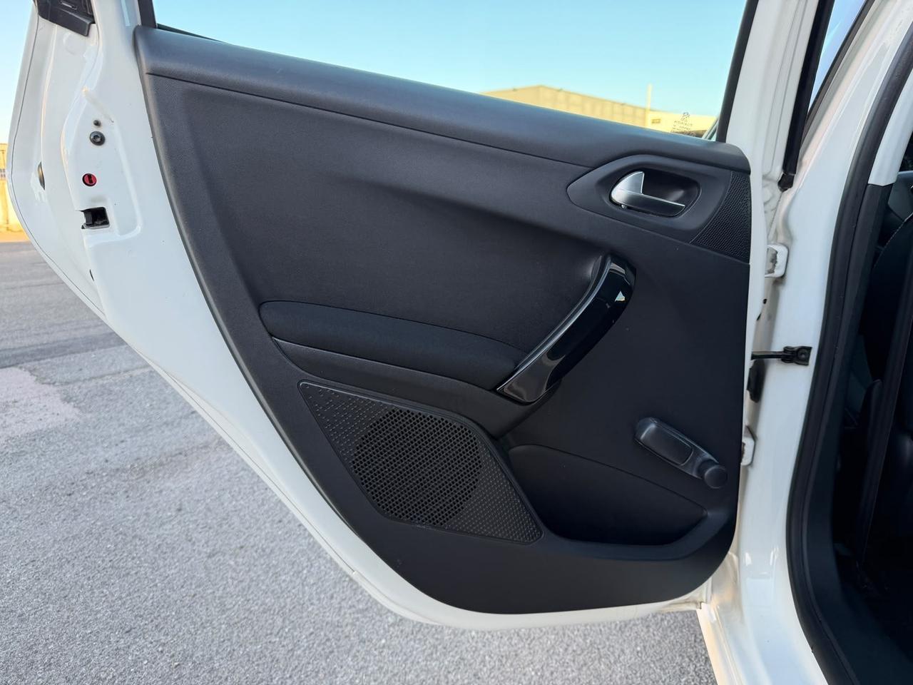 Peugeot 208 87000 KM GARANZIA 12 MESI