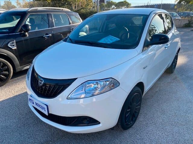 Lancia Ypsilon 1.0 FireFly 5 porte S&S Hybrid Ecochic Silver 2023