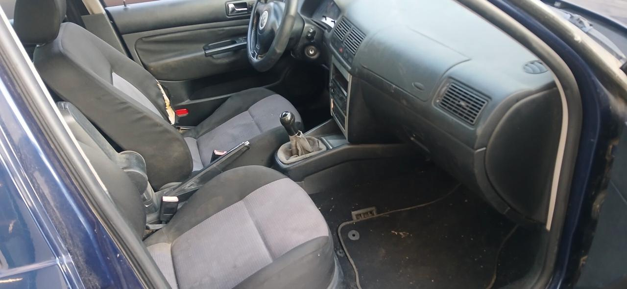 Volkswagen Golf 4 1.6 benzina euro 4 neopatentati