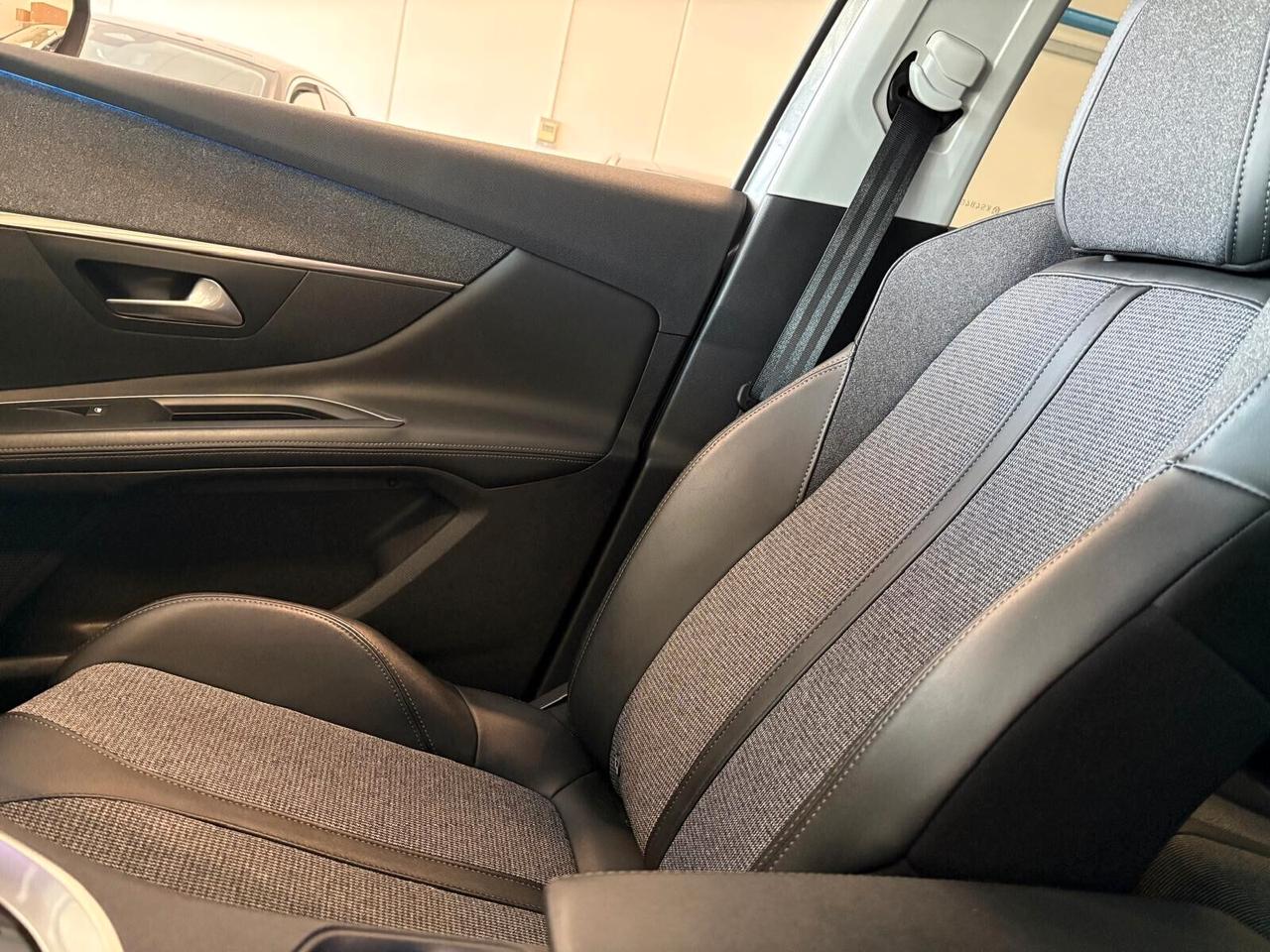 Peugeot 3008 ALLURE BlueHDi 130 6mt SPOTICAR