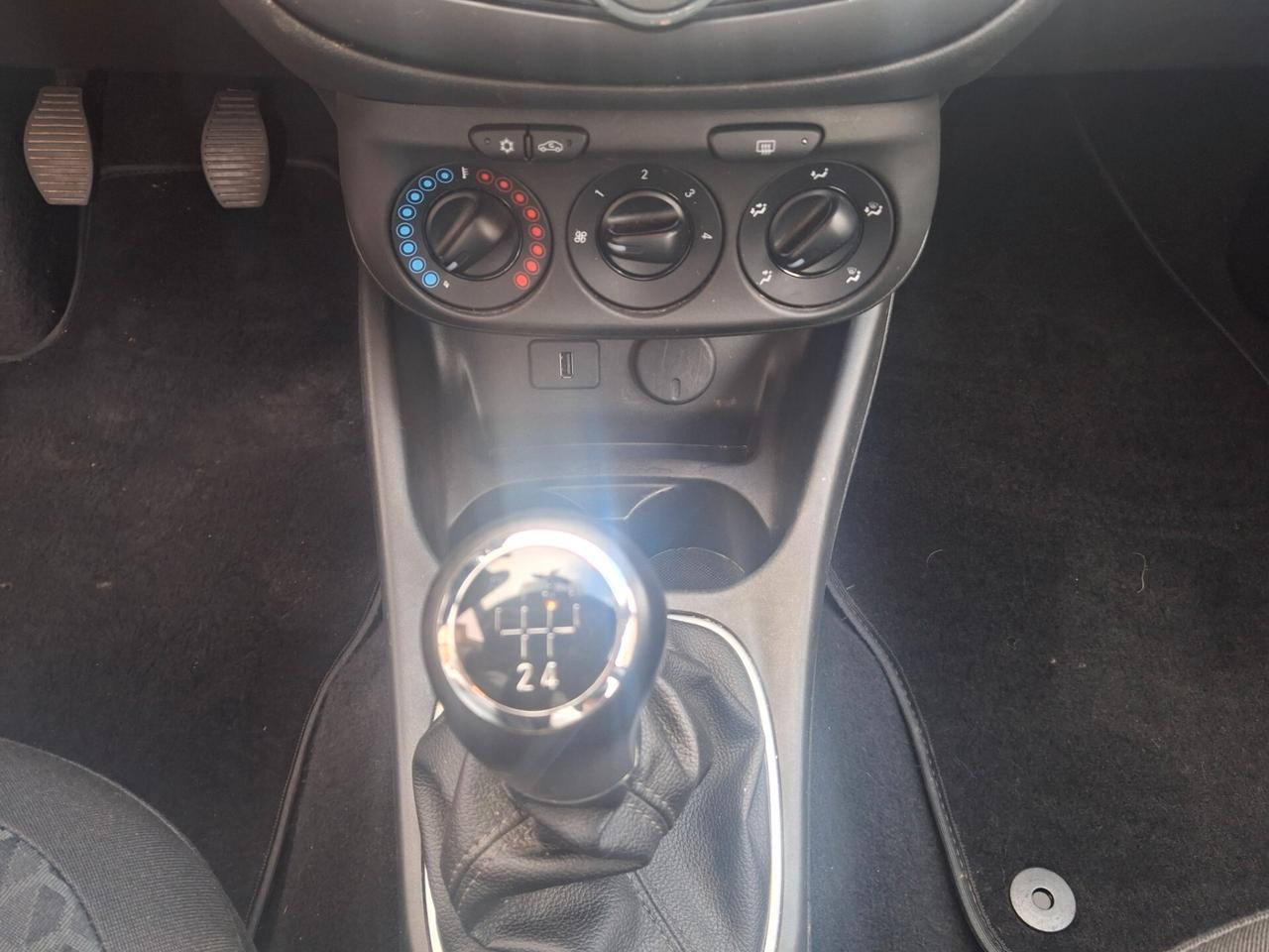 Opel Corsa 1.2 5 porte neopatentati