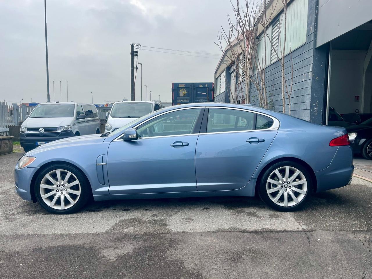 Jaguar XF 2.7D V6 Premium Luxury Grandinata