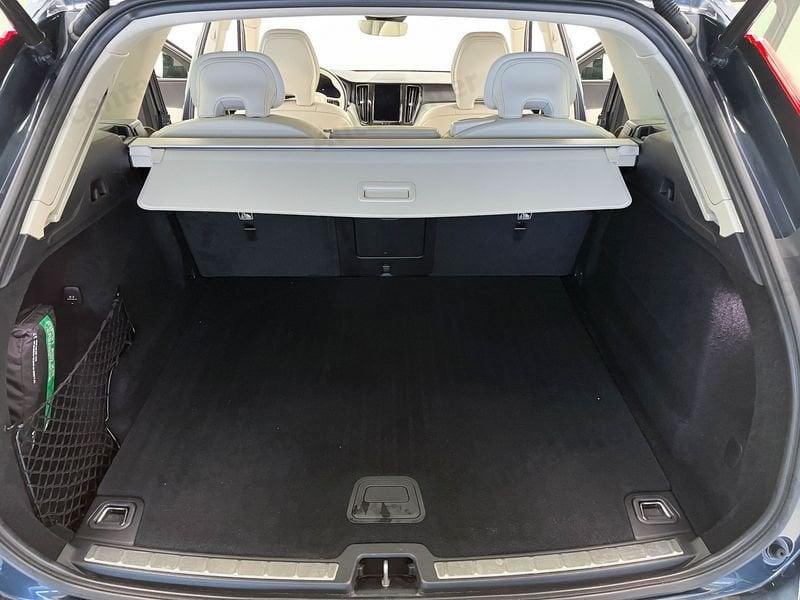 Volvo XC60 XC60 B4 (d) 197CV AUT AWD PLUS DARK