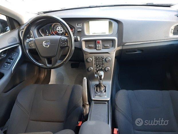 VOLVO V40 Cross Country D2 1.6 MOMENTUM DIESEL