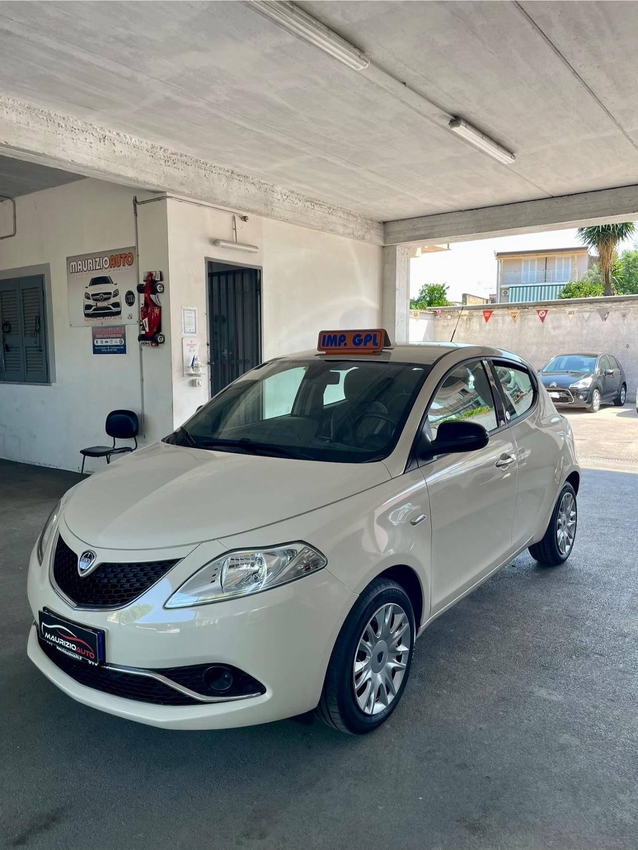 Lancia Ypsilon 1.2 69 CV 5 porte GPL Ecochic Mya perfetta in tutto