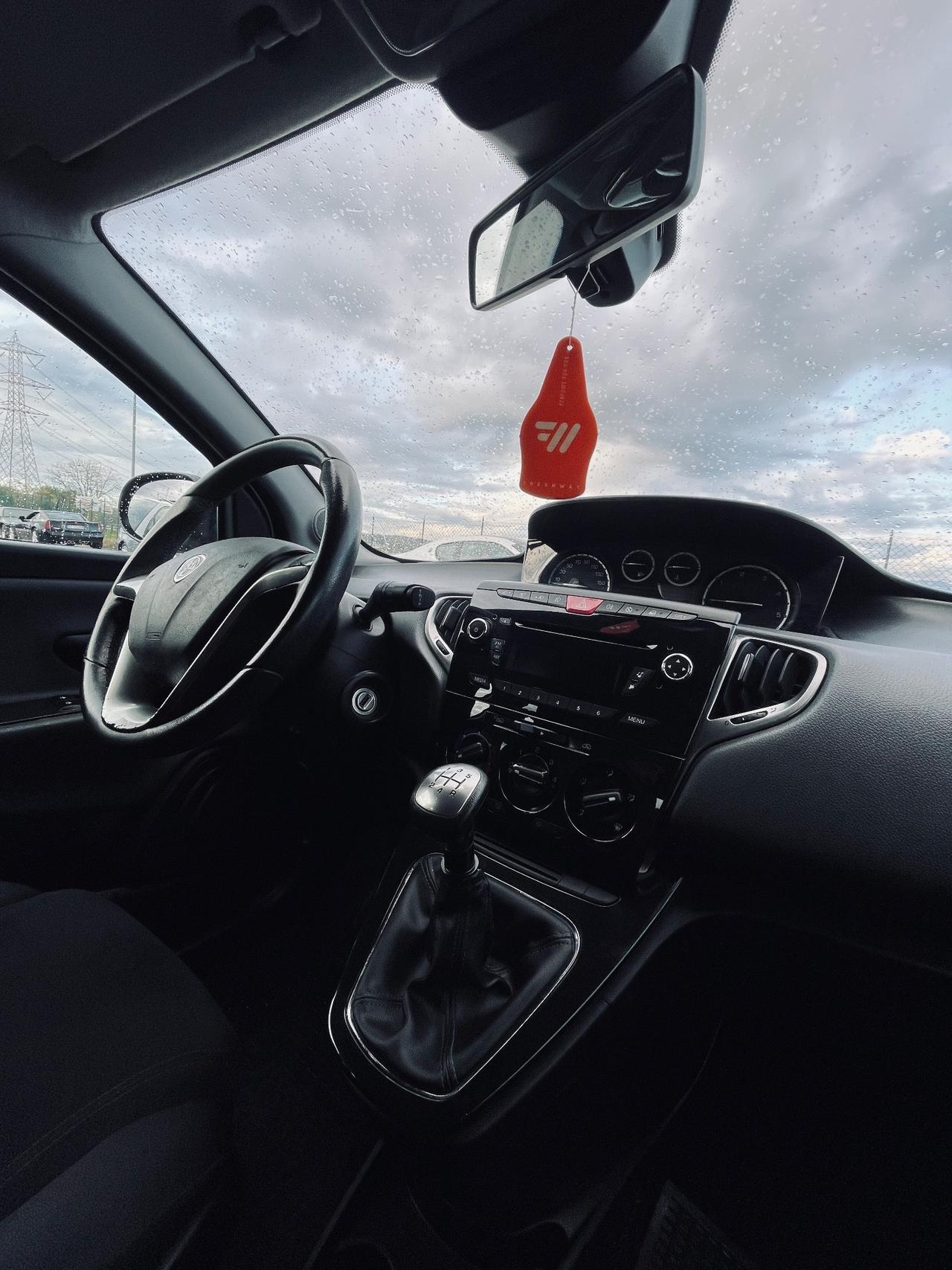 Lancia Ypsilon 1.3 MJT 95 CV 5 porte S&S Gold