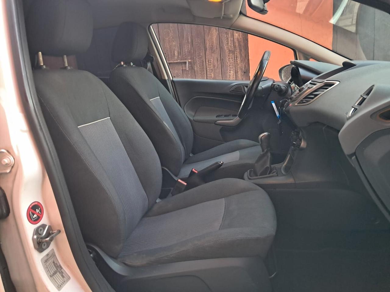 Ford Fiesta 1.4 TDCi 5p. Titanium neopatentati