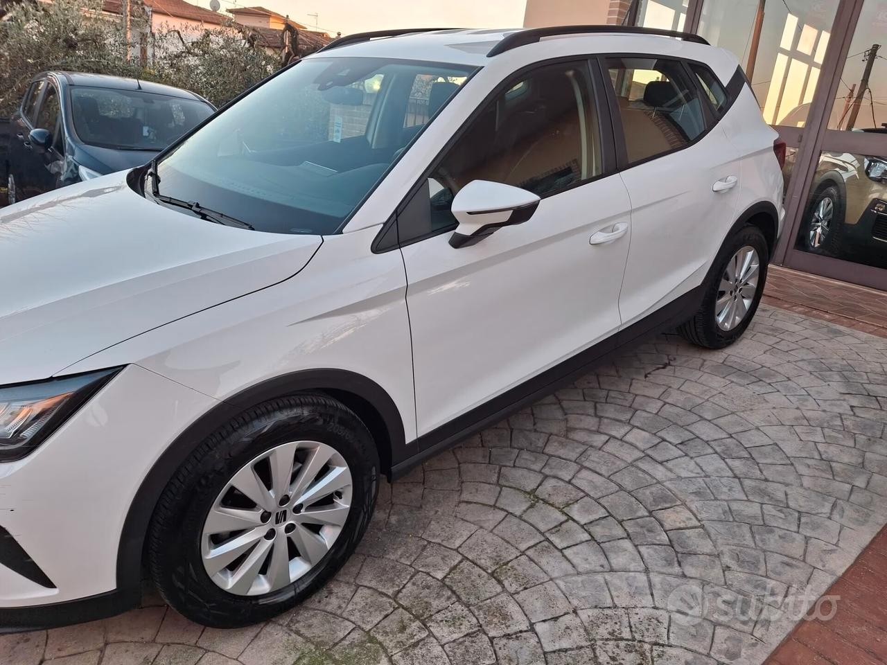 Seat Arona 1.0 TGI Style AUTOMATICA NAVI APPLE CAR PLAY CERCHI CAMERA PDC COMANDI VOLANTE LED