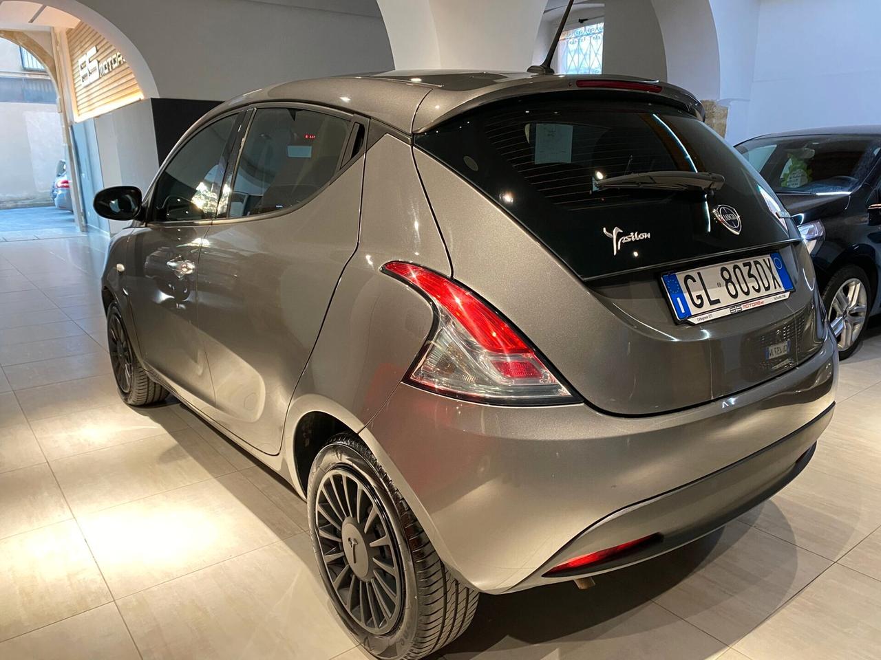Lancia Ypsilon 1.0 FireFly 5 porte S&S Hybrid Ecochic