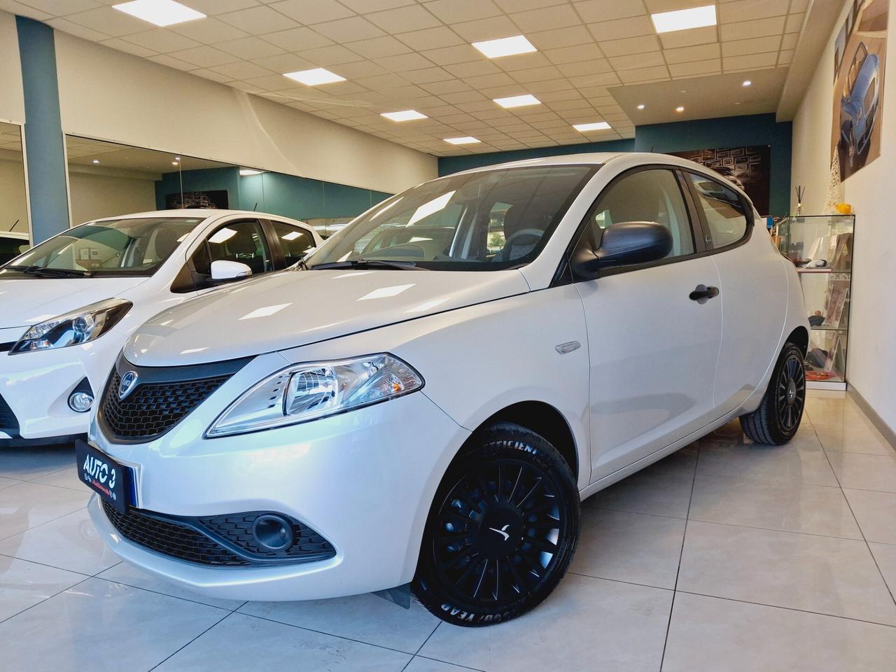Lancia Ypsilon 1.0 FireFly 5 porte S&S Hybrid Gold