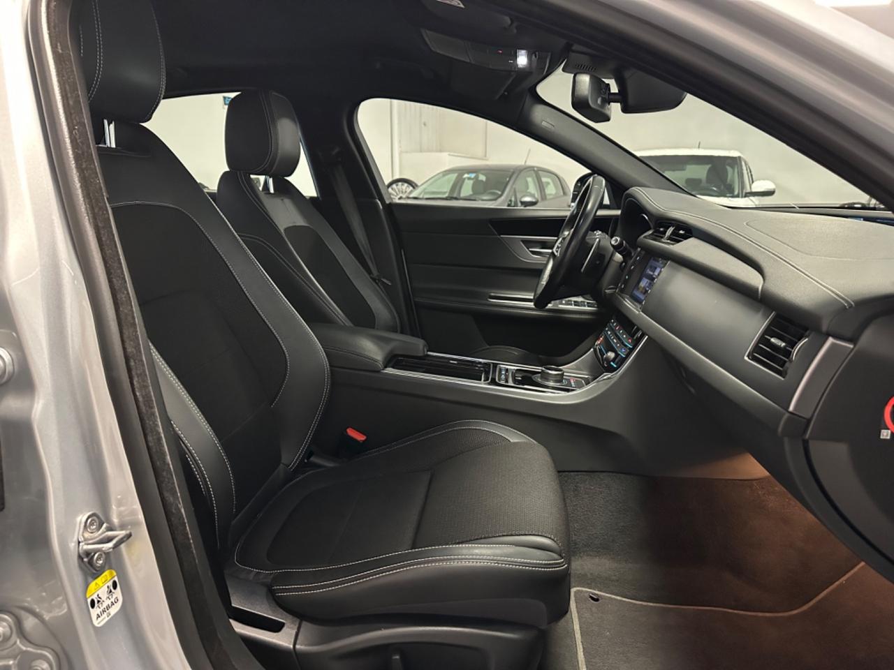 JAGUAR XF 2.0D AWD AUTOMATICA 240CV R-SPORT
