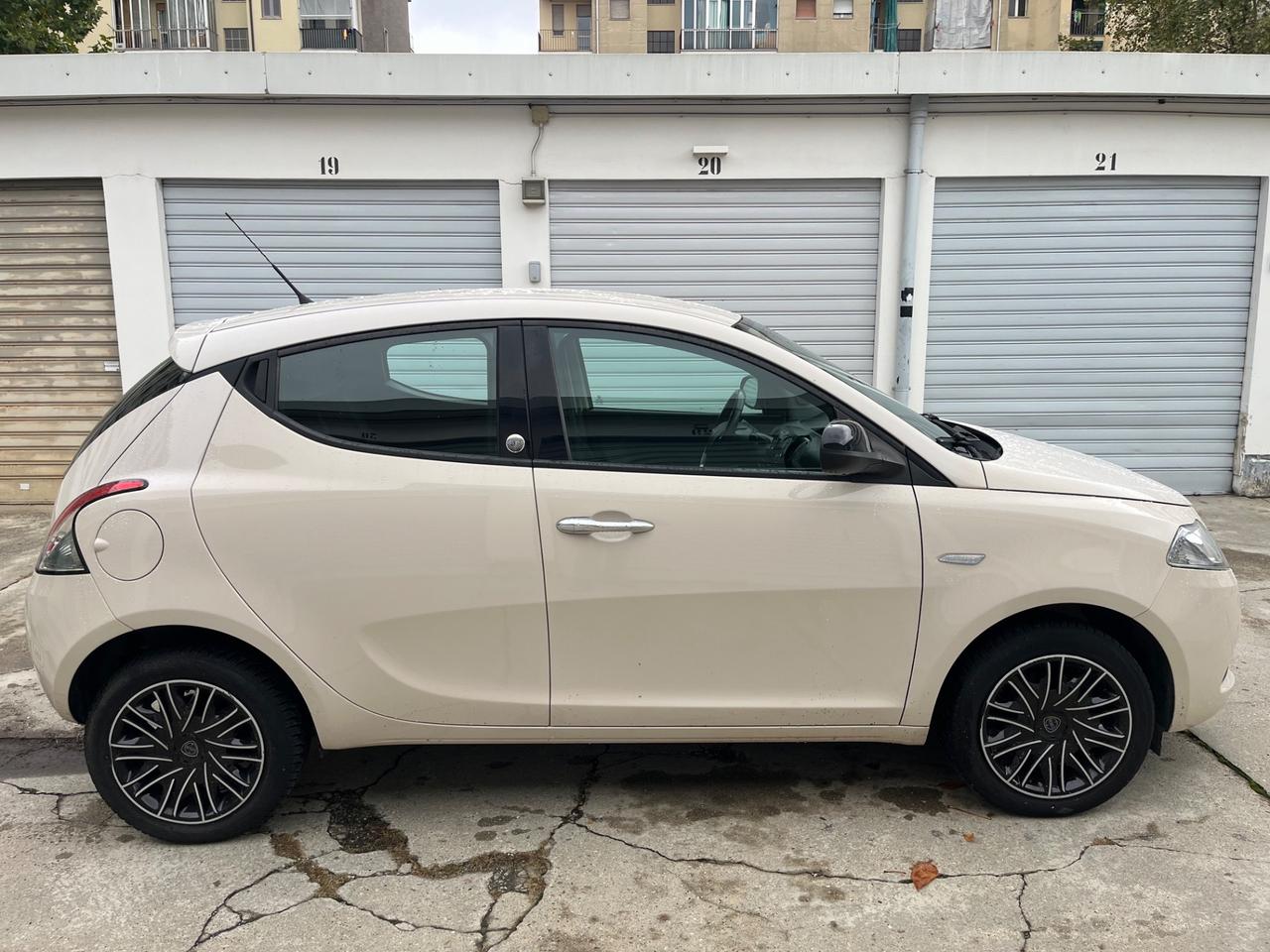 Lancia Ypsilon 1.2 69 CV 5 porte GPL Ecochic Gold