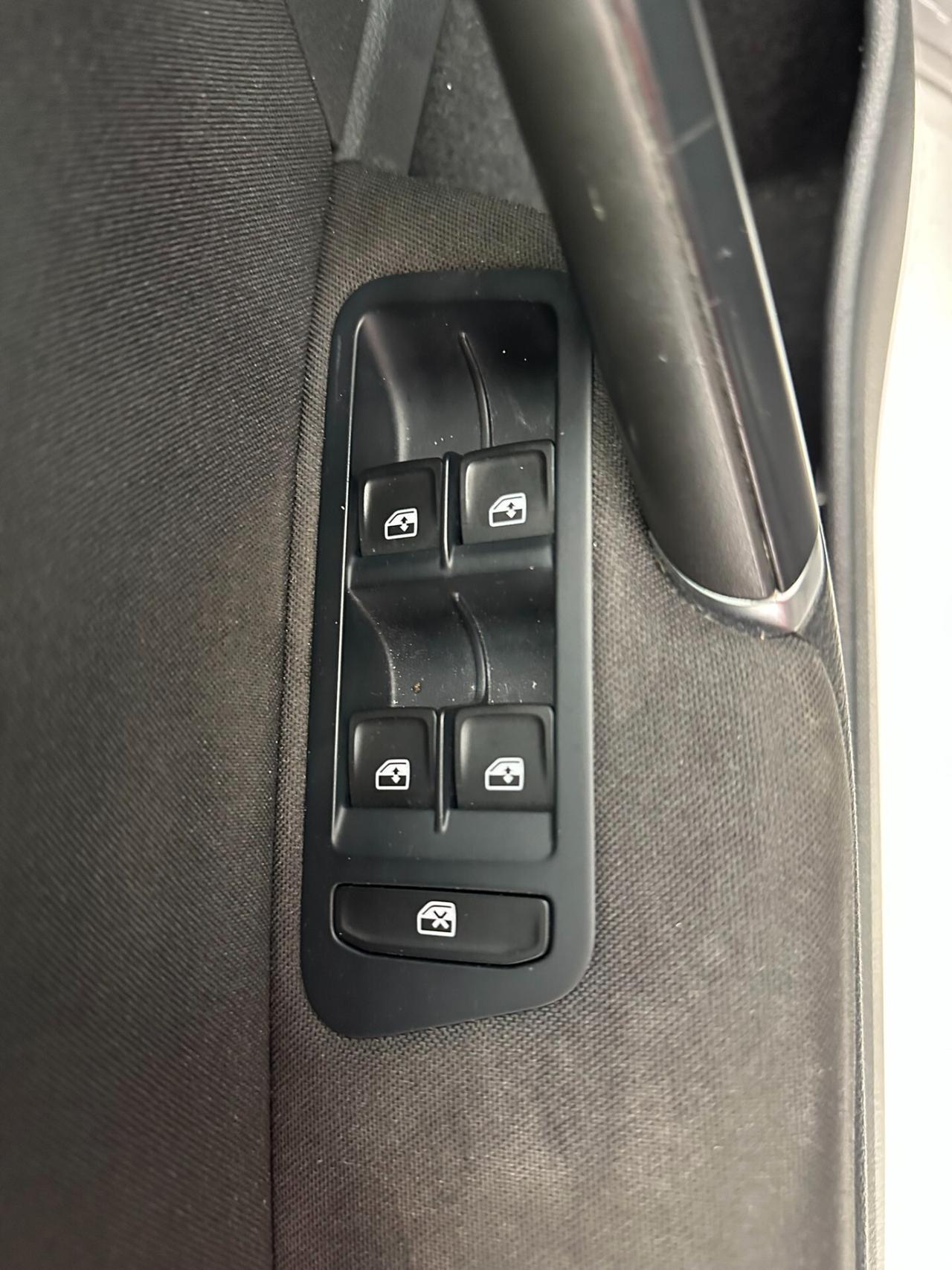 Volkswagen Golf 5p 1.6 110cv - AUTOMATICO-KM CERTIFICATI-PERMUTE