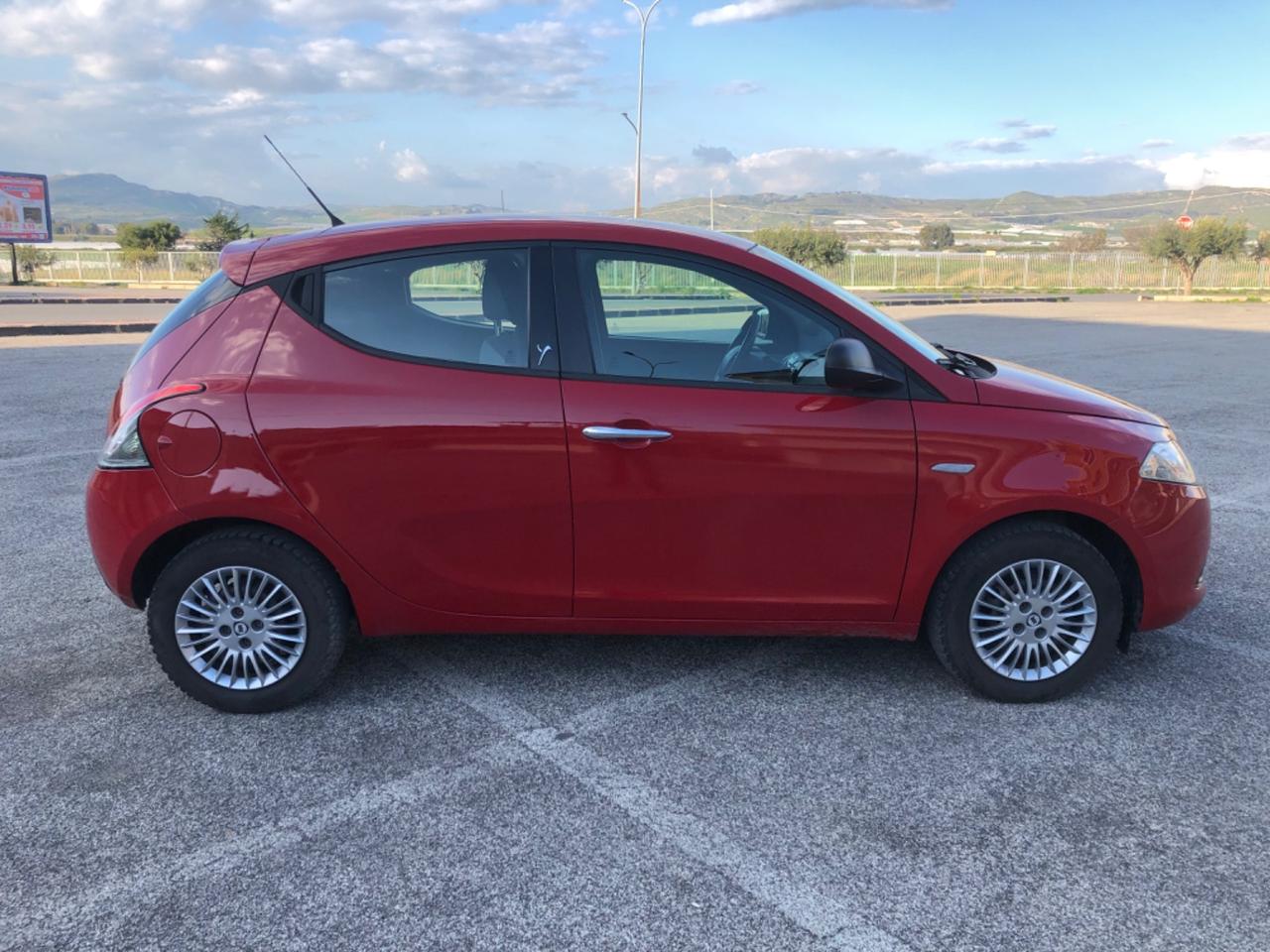 Lancia Ypsilon 1.2 69 CV 5 porte S&S Silver