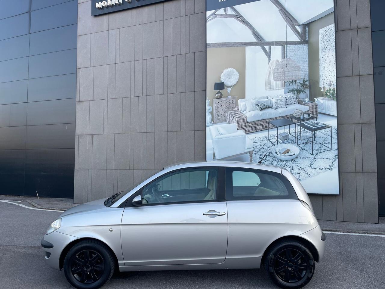 Lancia Ypsilon 1.2 16V Platino