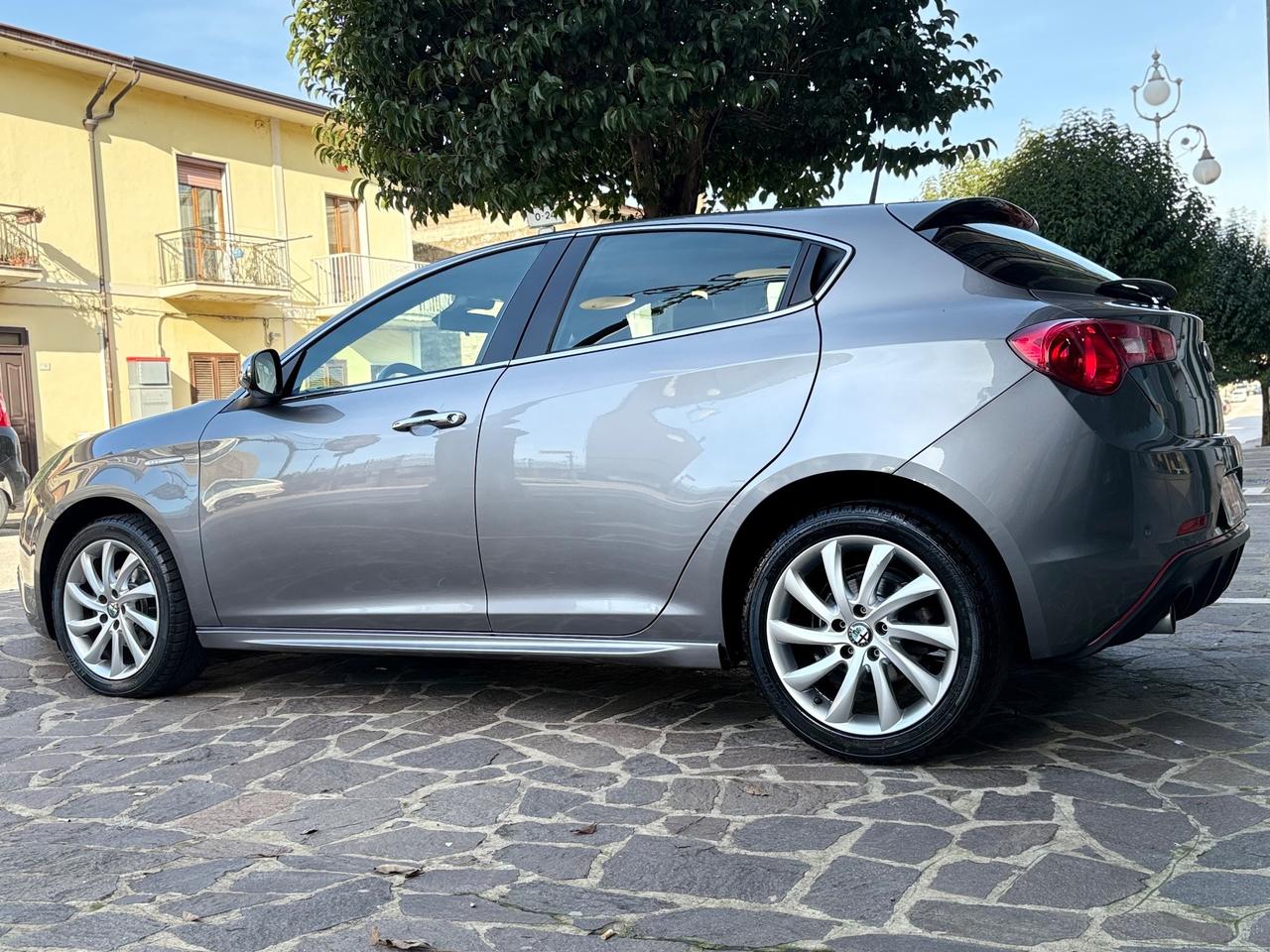 ALFA ROMEO Giulietta 1.6 JTDm-2 GRIGIO MAGNESIO FULL