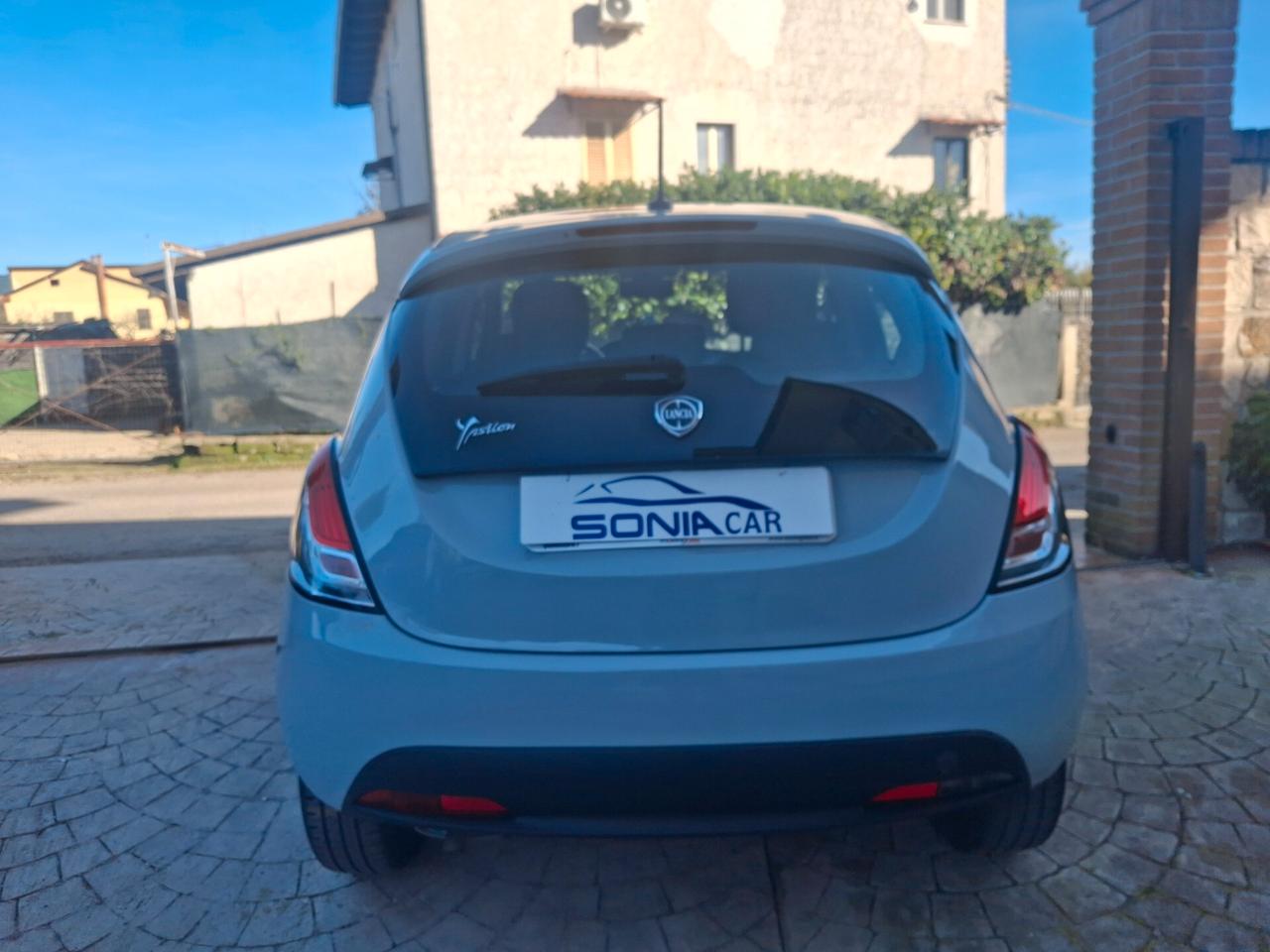 Lancia Ypsilon 1.2 69 CV 5 porte GPL Ecochic Gold neopatentati