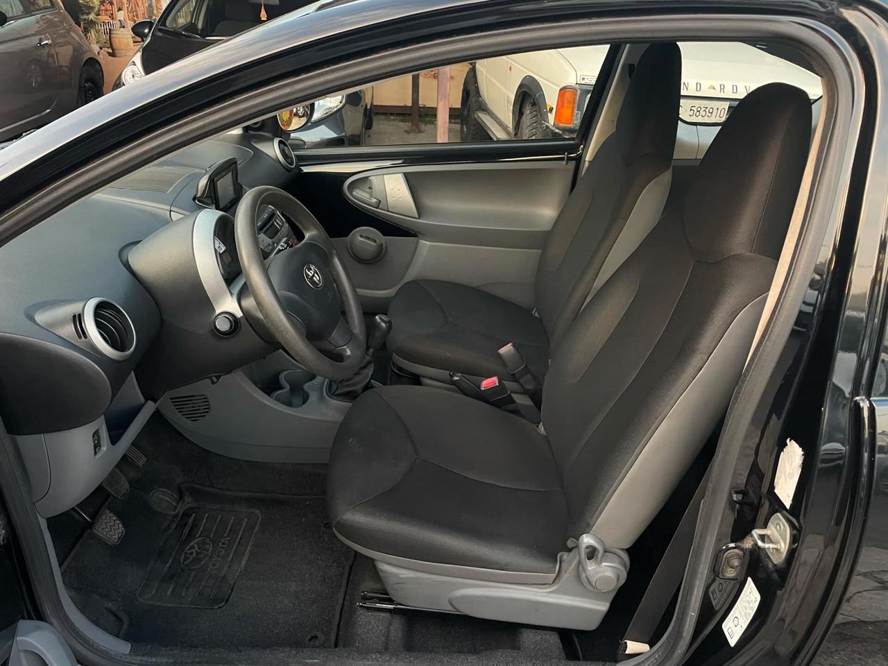 Toyota Aygo 1.0 12V VVT-i 3 porte Now Connect NEOPATENTATI E5