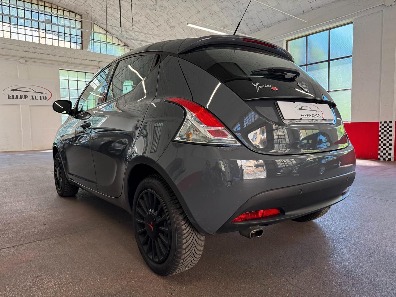 Lancia Ypsilon 1.2 69 CV 5 porte Elefantino