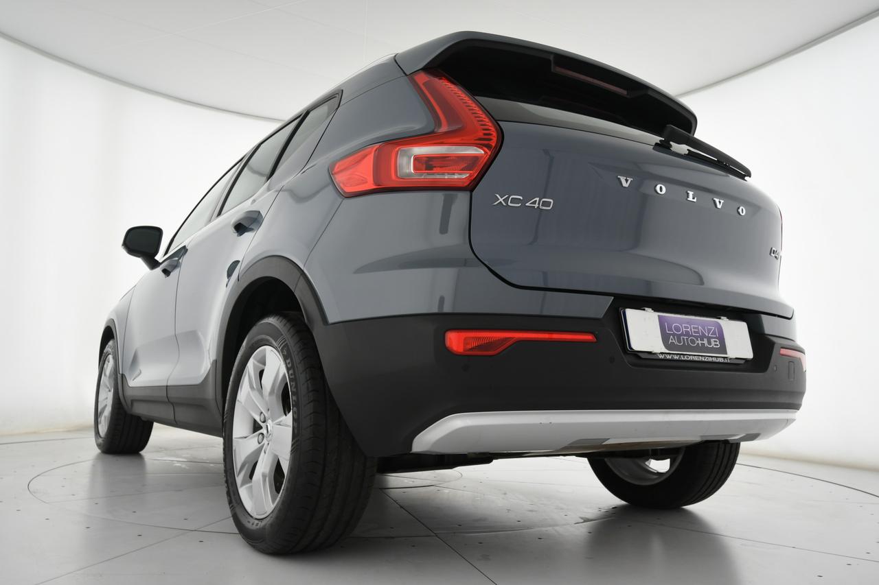 VOLVO XC40 2.0 d4 Momentum awd geartronic PELLE+LED+C19"