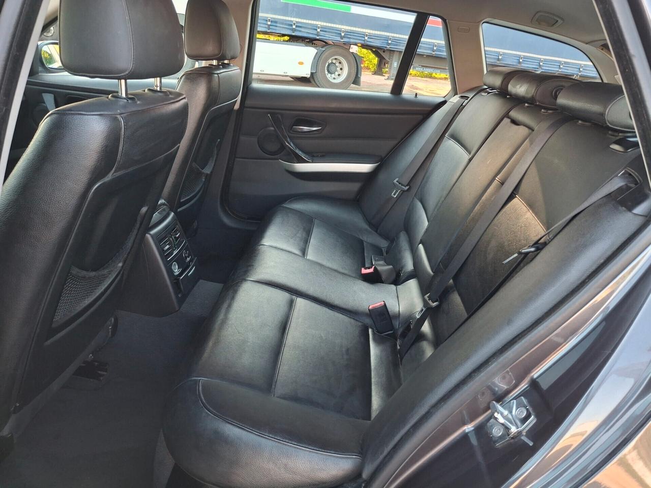 Bmw 318d cat Touring MSport-NAVIGATORE-PELLE-