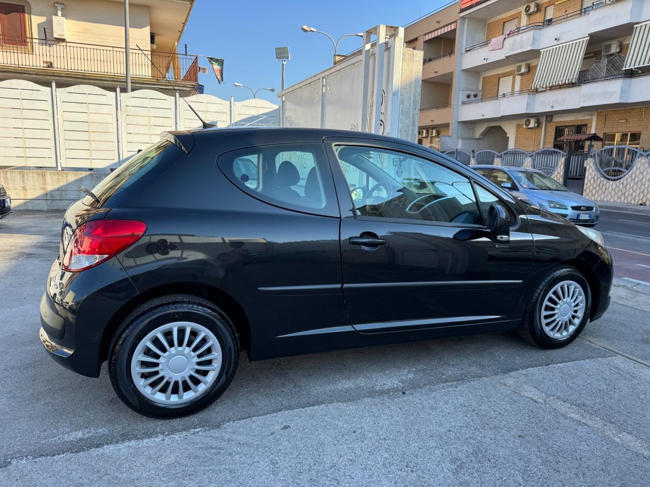 Peugeot 207 1.4 GPL 75CV 2010