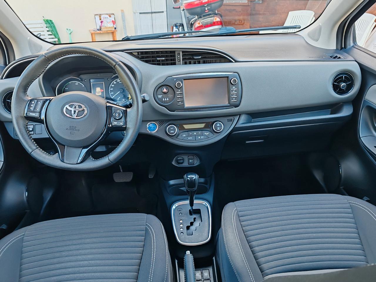 Toyota Yaris 1.5 Hybrid Business