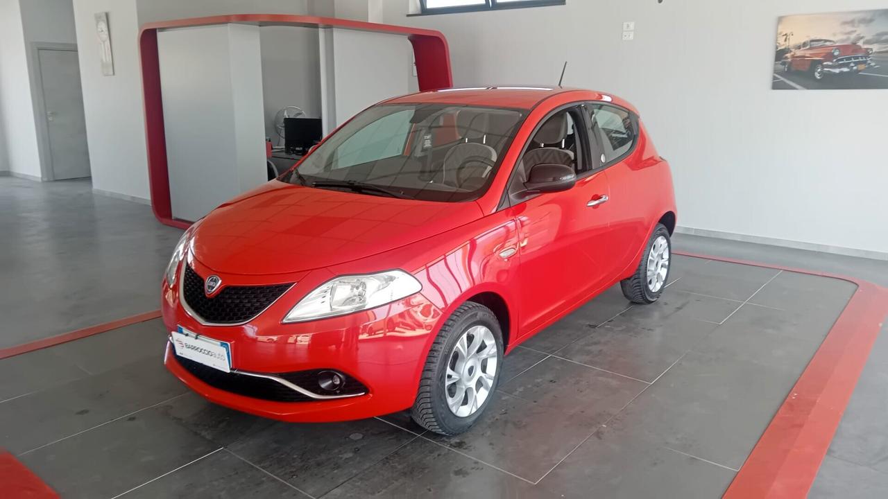 Lancia Ypsilon 0.9 TwinAir 85 CV 5 porte Metano Ecochic Silver