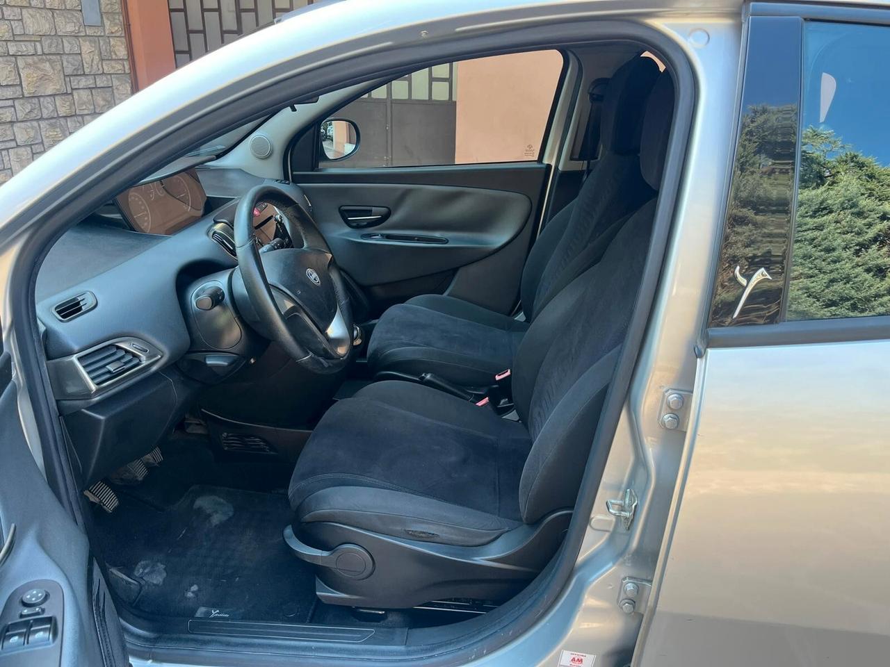 Lancia Ypsilon 1.2 69 CV 5 porte Gold