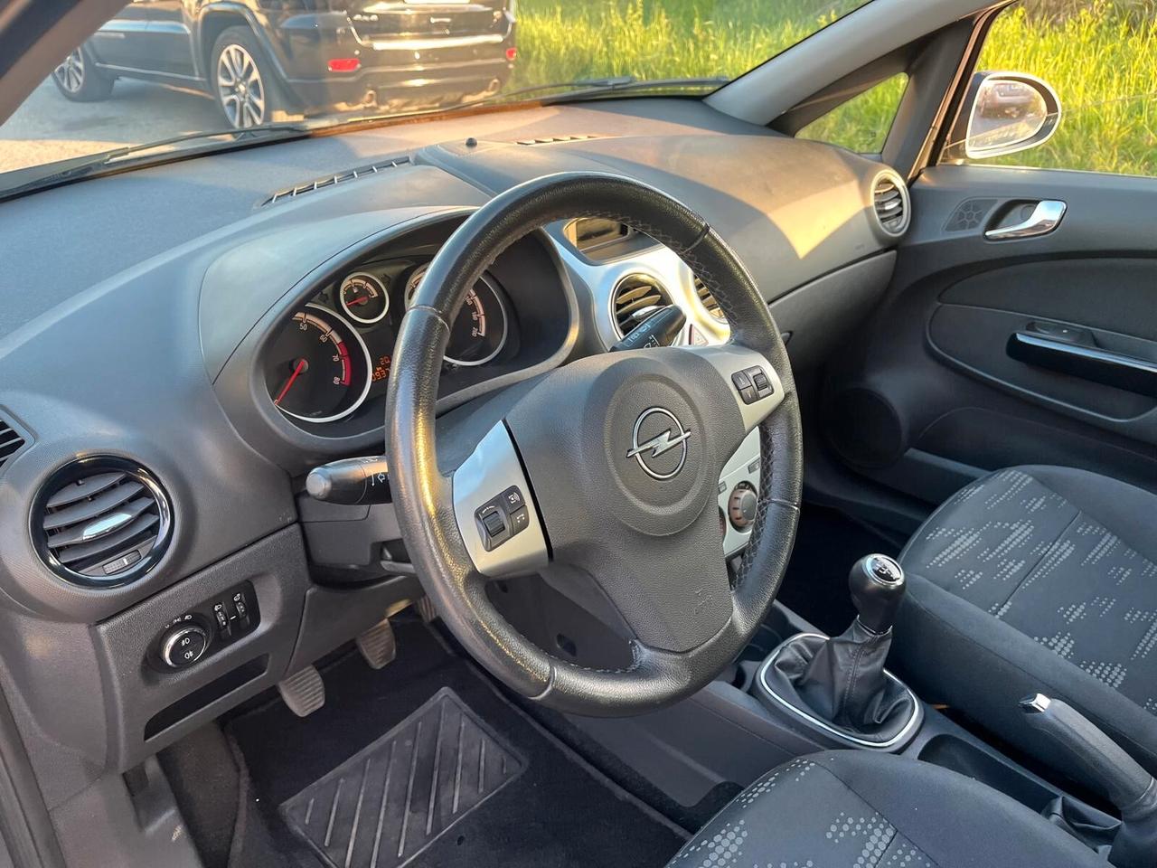 Opel Corsa 1.2 5 porte Club