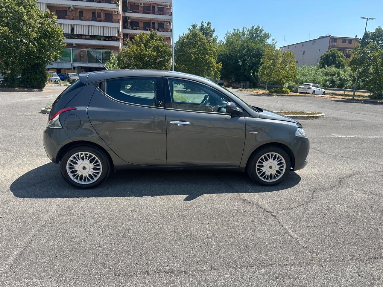 Lancia Ypsilon 1.2 69 CV 5 porte Gold