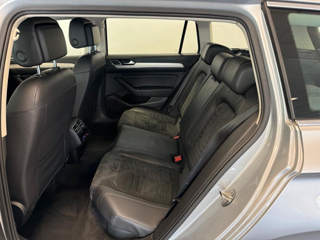 Volkswagen Passat Variant 2.0 TDI Highline BlueMotion Technology XENON PELLE NAVI