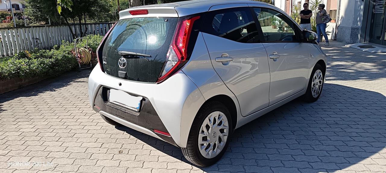 Toyota Aygo 5 Porte 5p 1.0 x-play 72cv