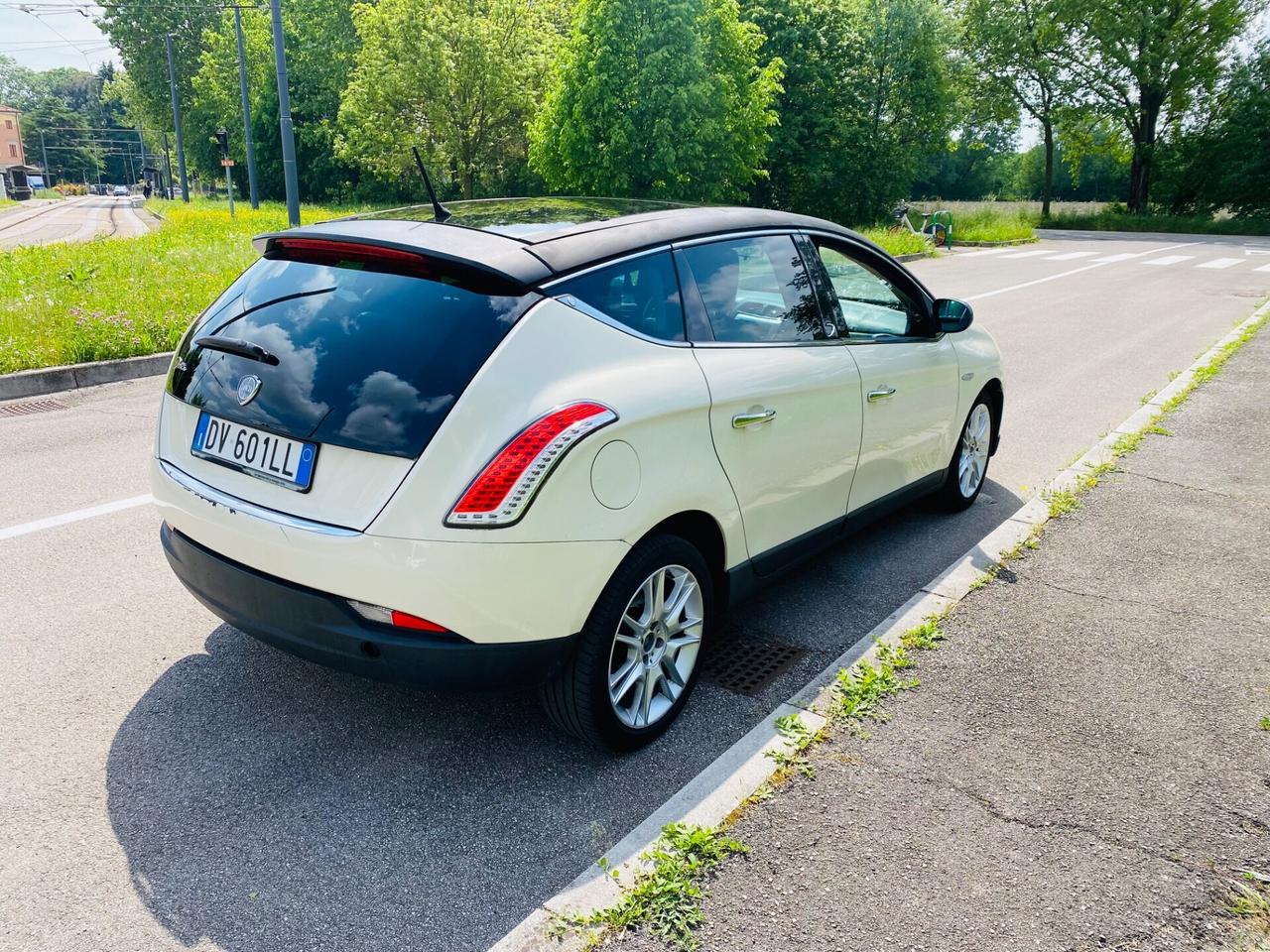 Lancia Delta 2.0 MJT DPF Argento