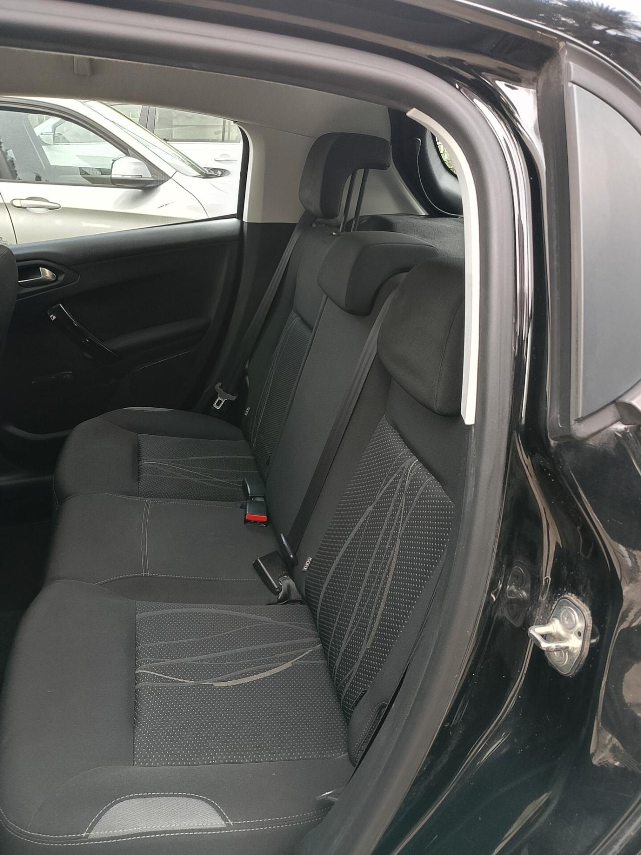 Peugeot 208 1.2 VTi 82 CV 5 porte Allure