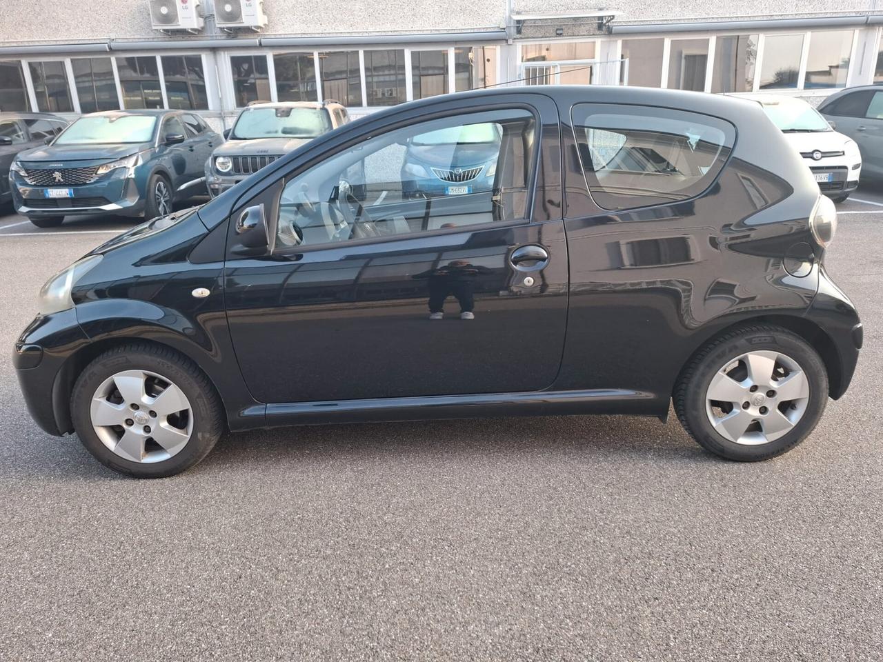 Toyota Aygo 1.0 12V VVT-i 5 porte Sol