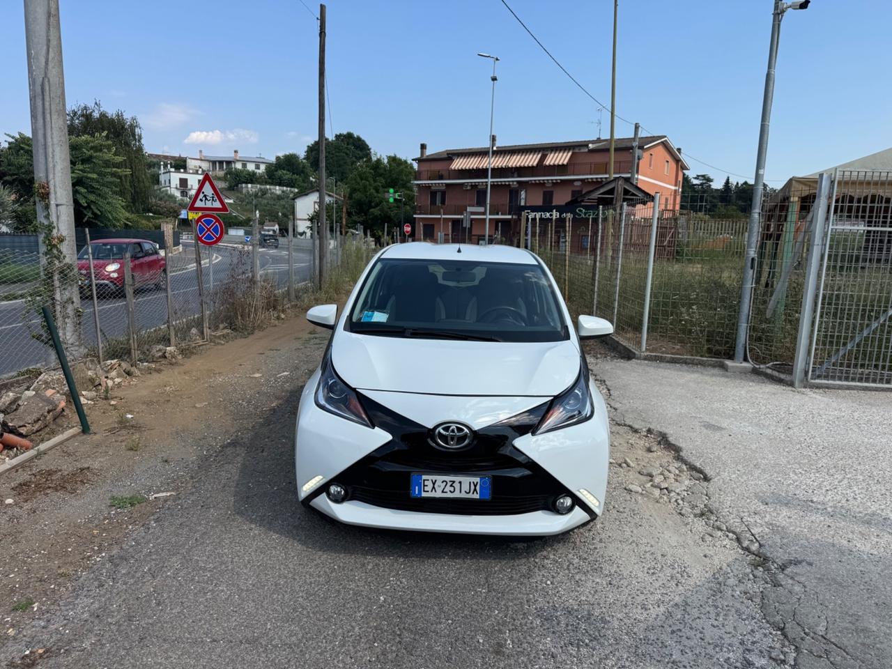 Toyota Aygo 1.0 VVT-i 69 CV 5 porte x-clusiv MMT