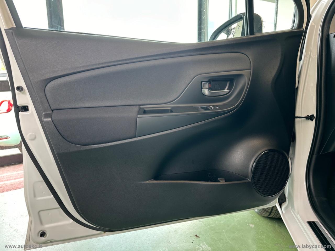 TOYOTA Yaris 1.5 Hybrid 5p. Trend White Ed. DANNI GRANDINE