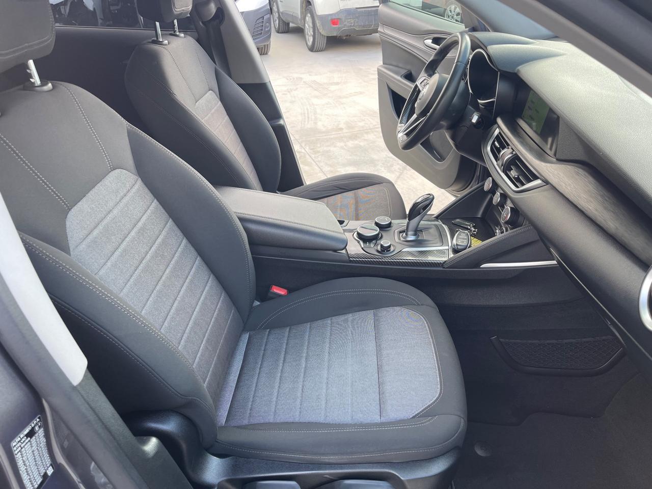 Alfa Romeo Stelvio 2.2 Turbodiesel 180 CV AT8 Q4 Business