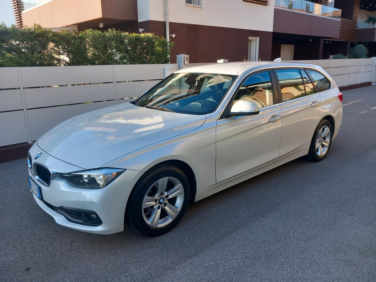 Bmw 318d 150 cv Touring Business Automatica tua a € 199 mese