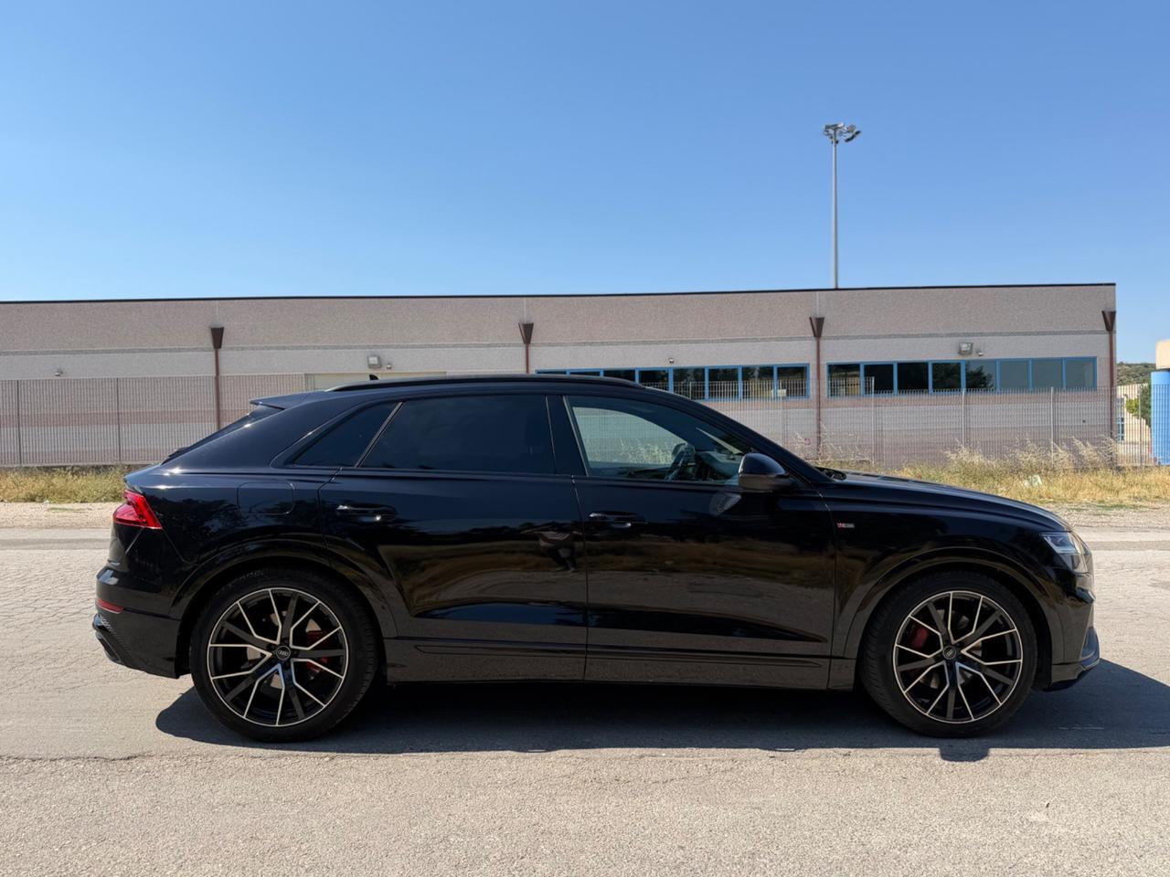 Audi Q8 50 TDI 286 CV quattro S-line identity BLACK