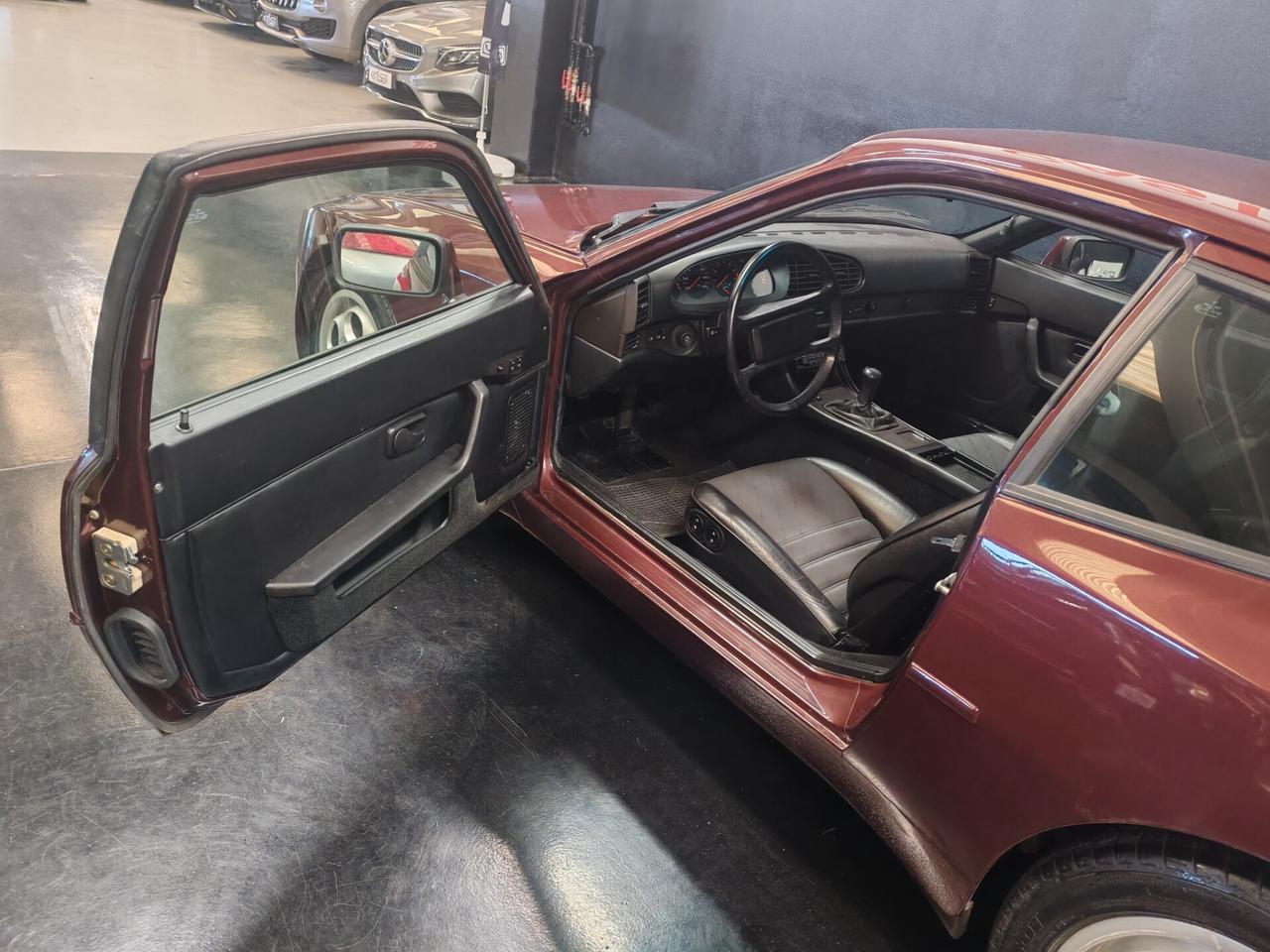 Porsche 944 Turbo targa oro