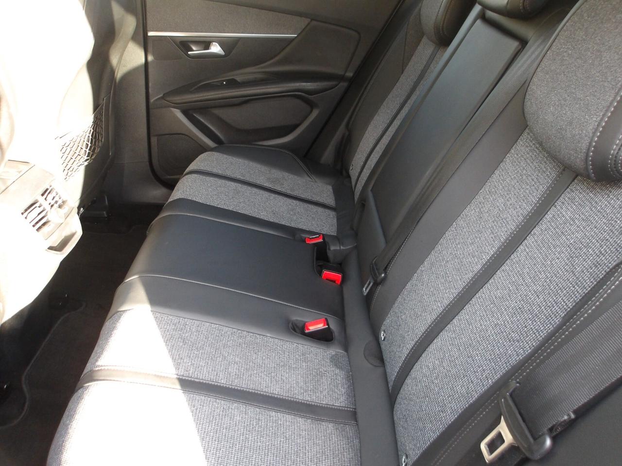 PEUGEOT 3008 1.6 TDI-GT LINE-AUTO
