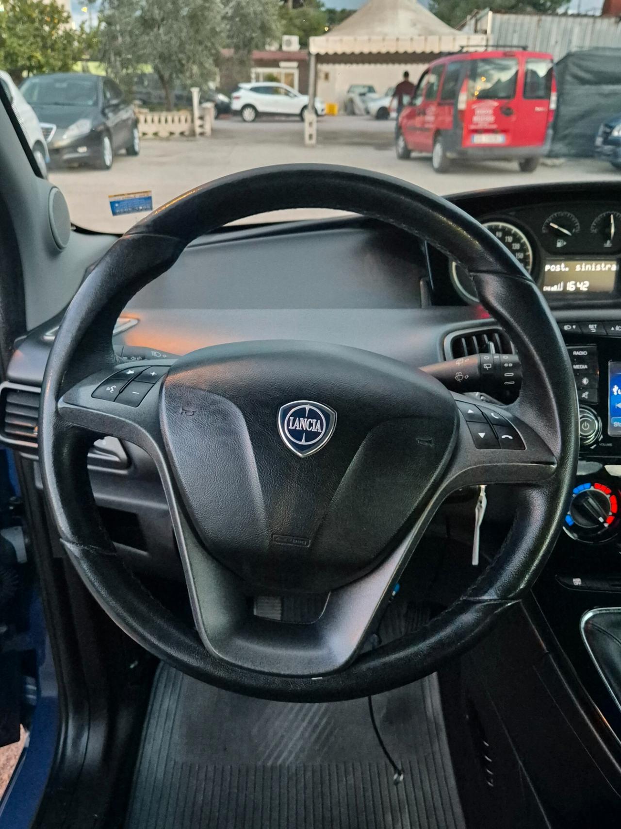 Lancia Ypsilon 0.9 TwinAir 85 CV 5 porte Metano Ecochic Gold