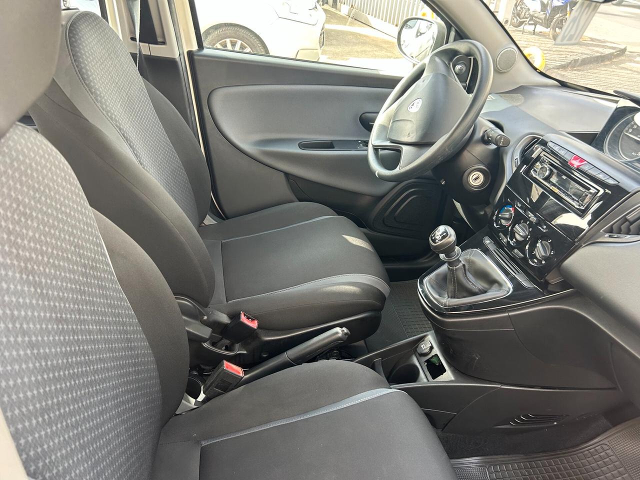 Lancia Ypsilon 1.2 69 CV 5 porte Gold