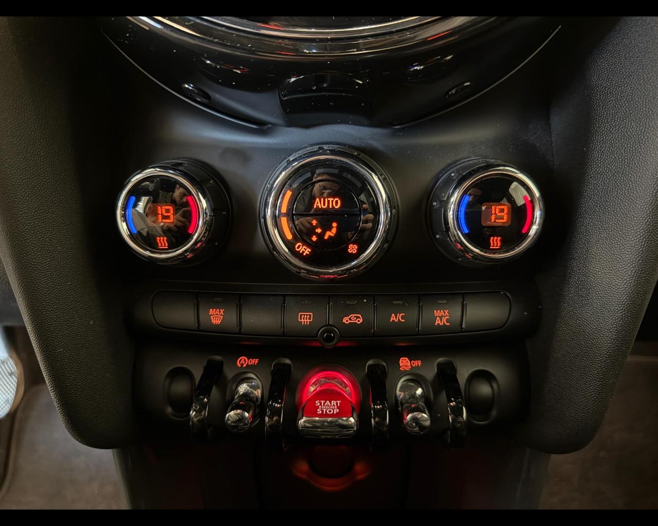 MINI Mini 4ª serie (F56) - Mini 1.5 Cooper Essential