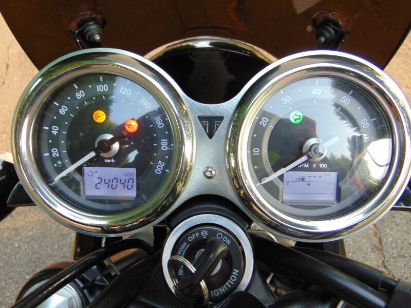 Triumph Bonneville T120 Black