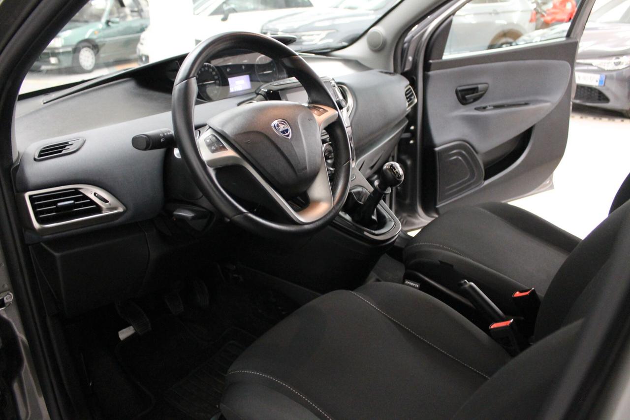 Lancia Ypsilon 1.0 FireFly 5 porte S&S Hybrid Ecochic UnYca