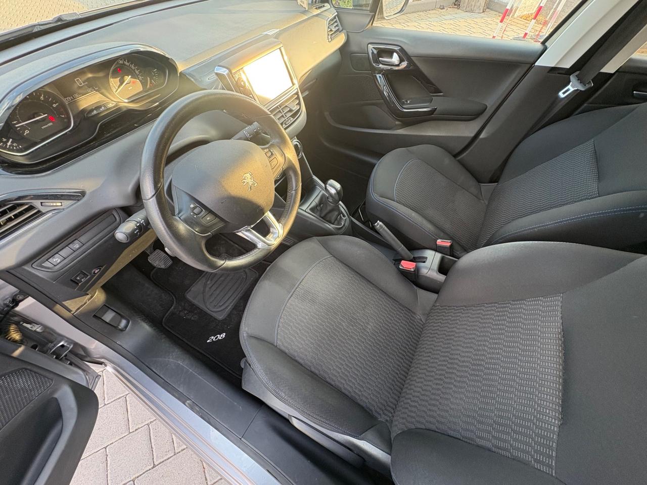 Peugeot 208 PureTech 82 5p. GPL SIGNATURE